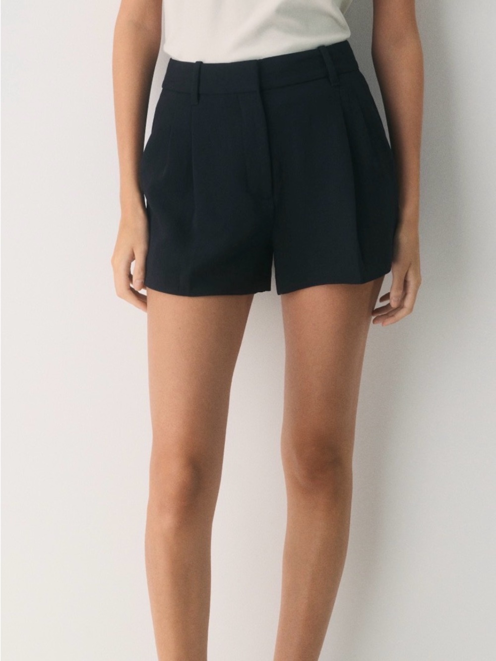 Aritzia effortless shorts size 10